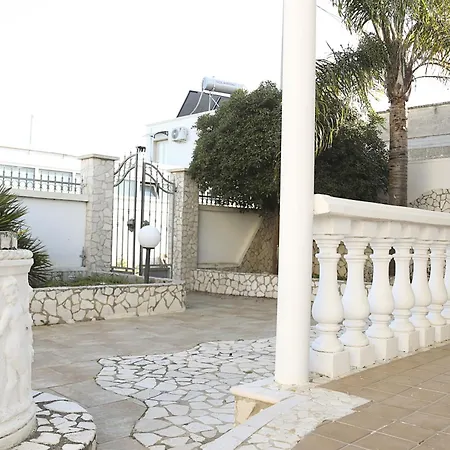 Bianca Reale Con Immenso Giardino *