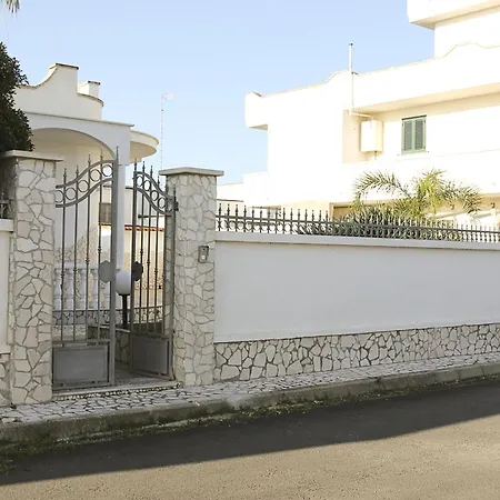 Bianca Reale Con Immenso Giardino Porto Cesareo