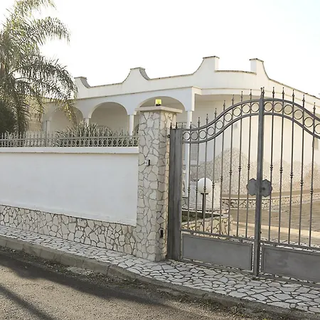 Bianca Reale Con Immenso Giardino